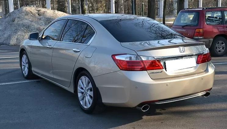 Аккорд сзади