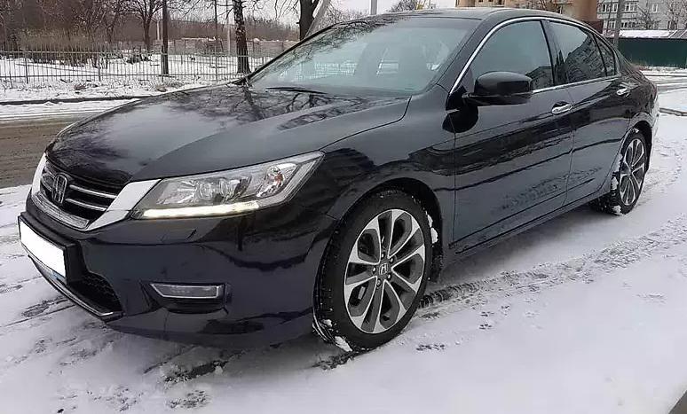 Аккорд 9 на улице