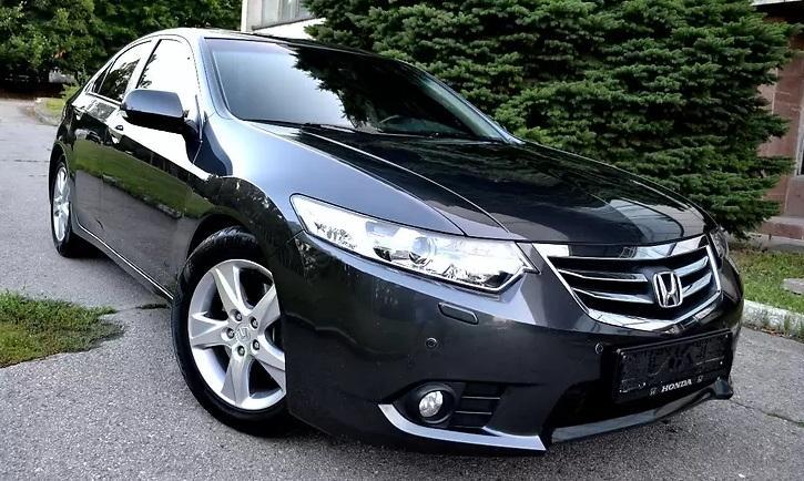 черный Аккорд спереди