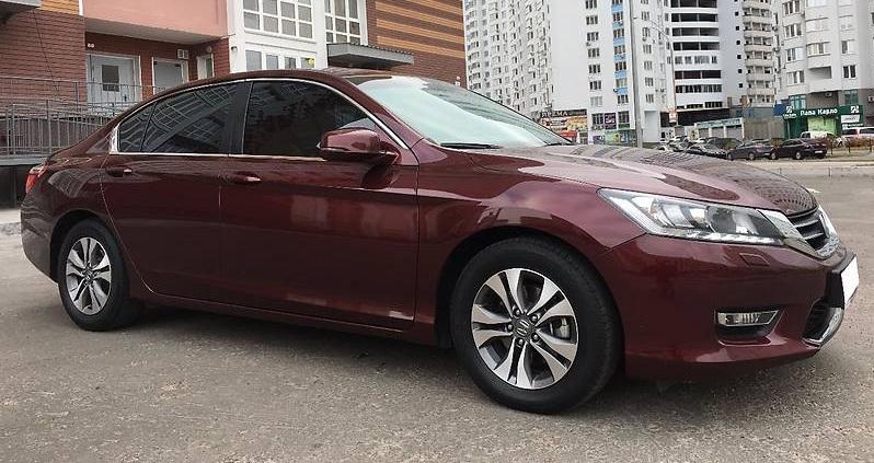 Хонда Аккорд 9 на улице