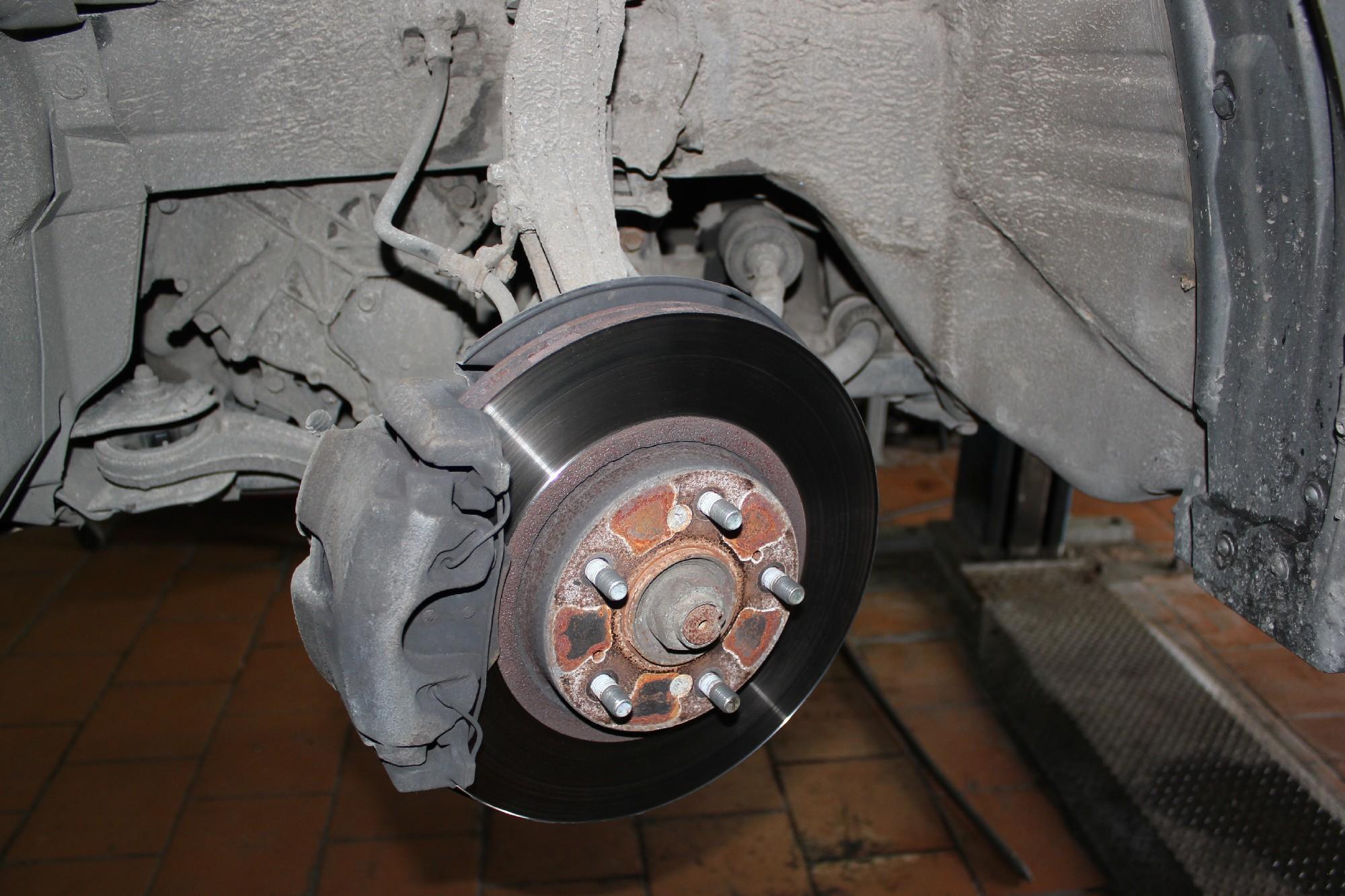 тормозной диск с суппортом