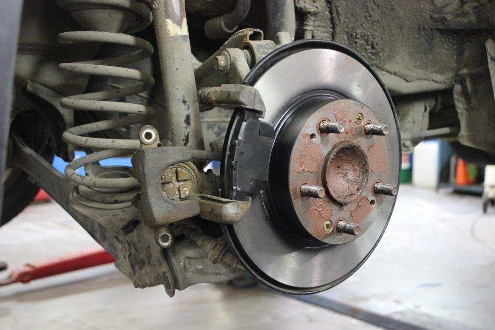 тормозной диск с суппортом на Цивике