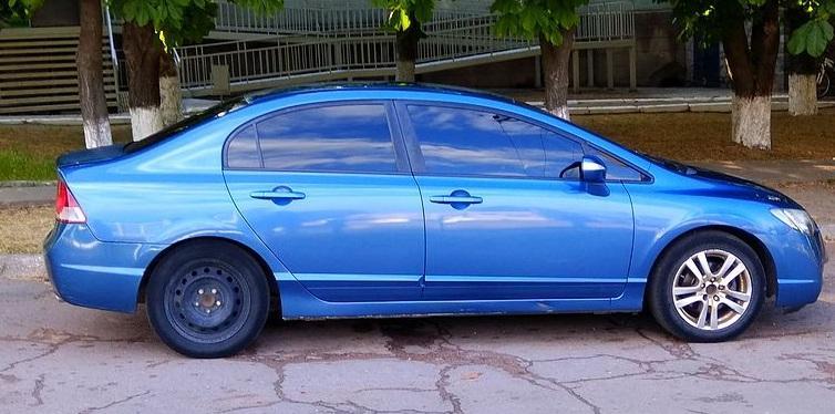 голубой Цивик седан