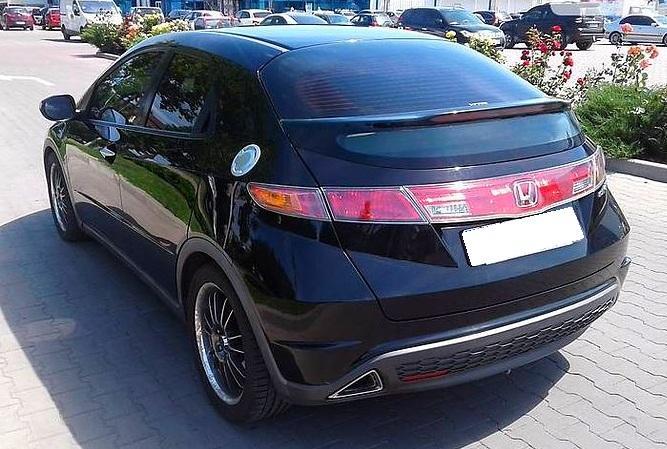 черный Цивик 5д