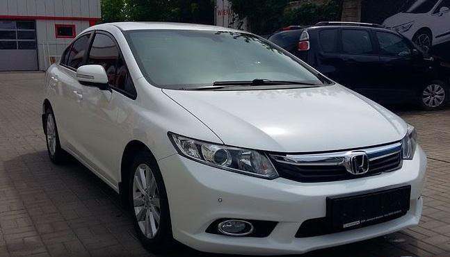 белый Цивик