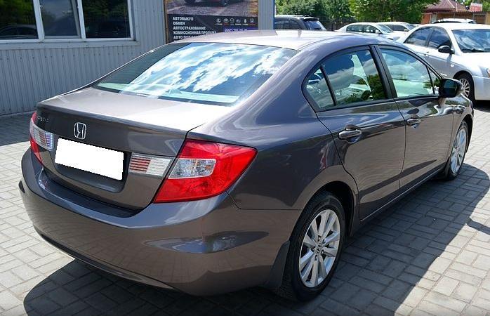 седан Хонда Цивик на улице