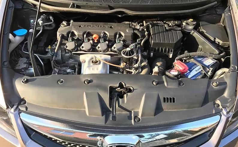 подкапотное пространство на Цивике