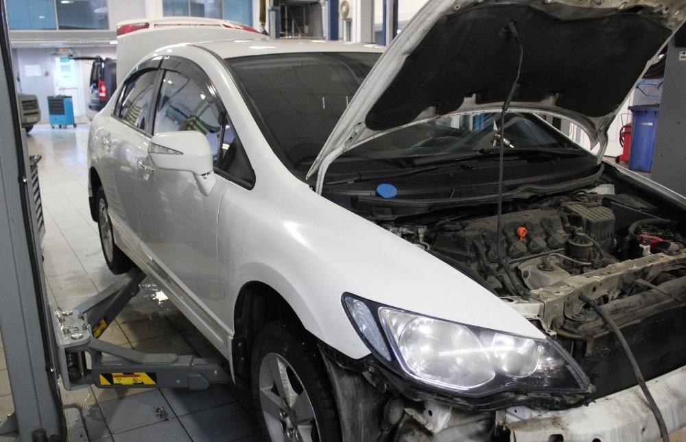 Цивик на подъемнике