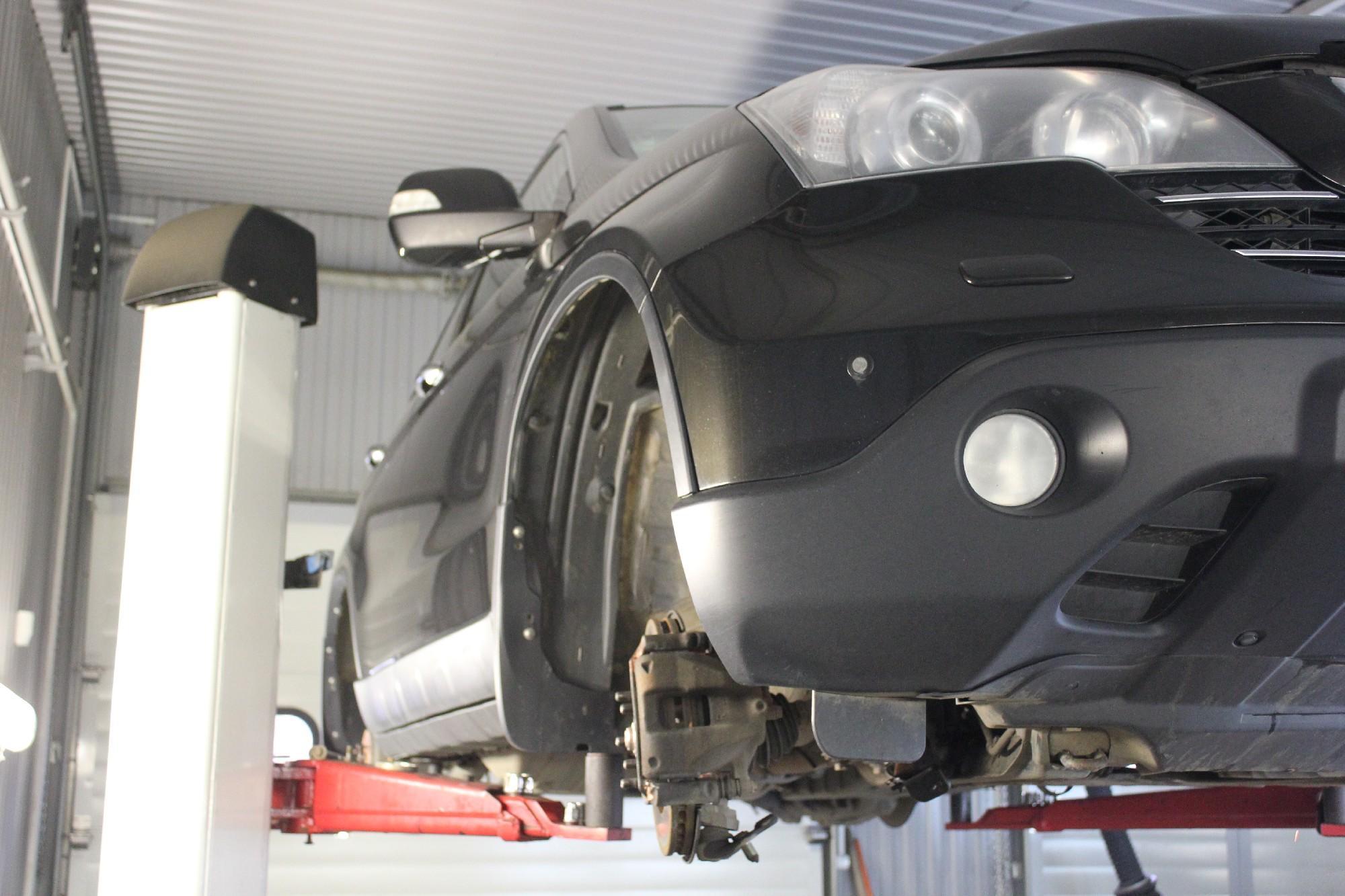 Хонда ЦР-В в автосервисе