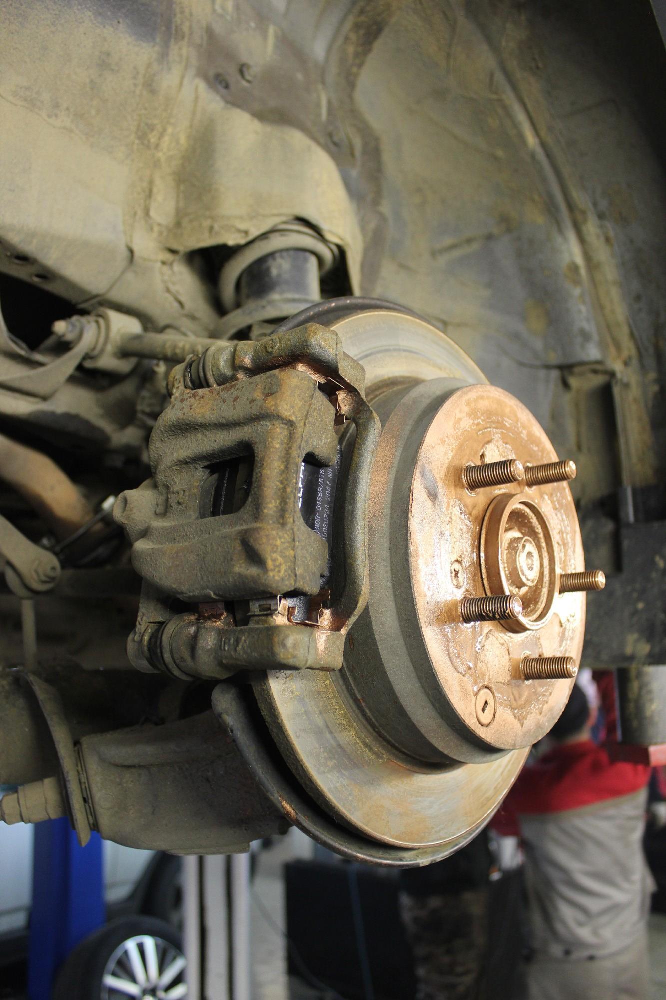 суппорт на тормозном диске Хонда СРВ