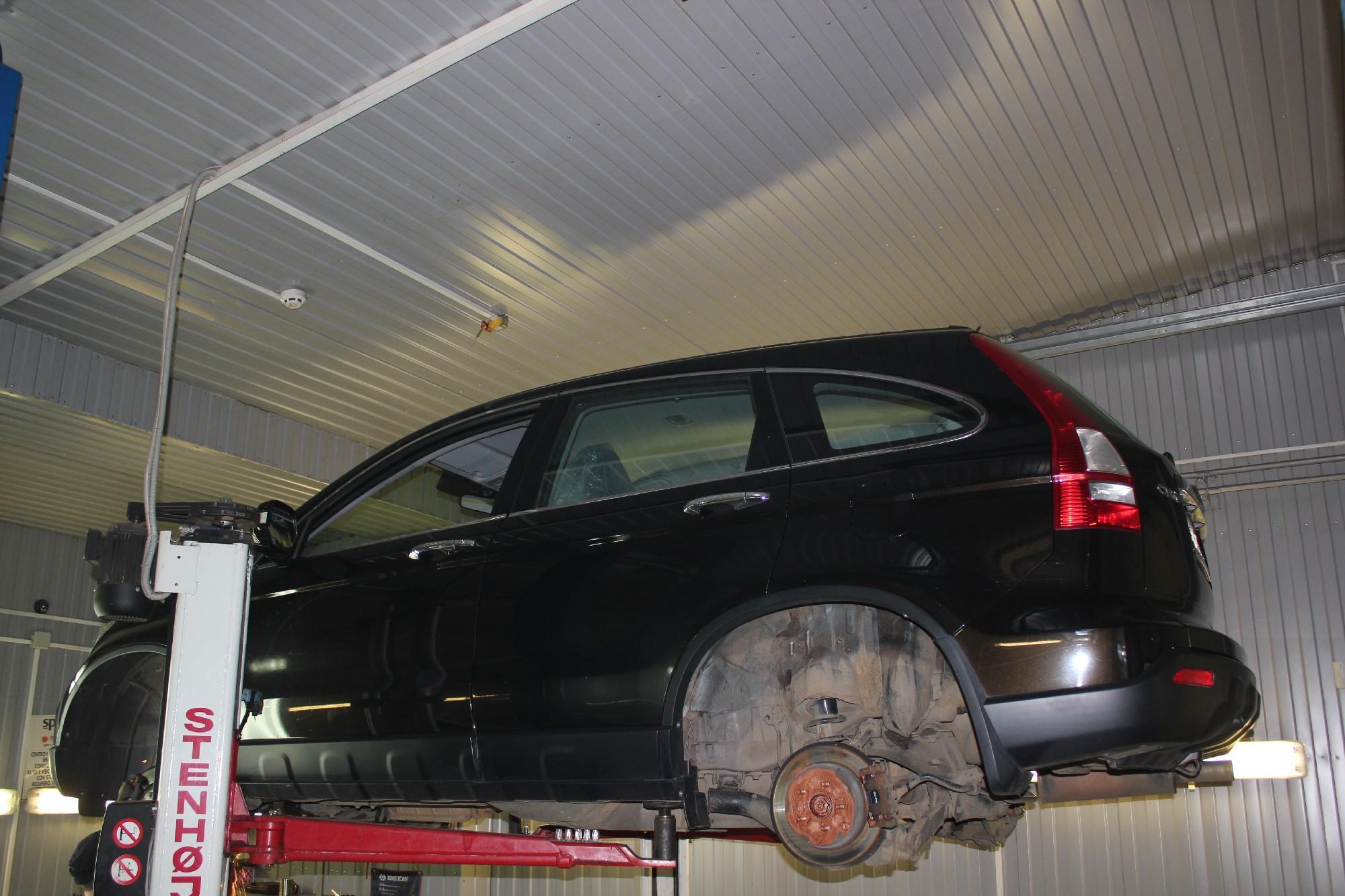 Хонда СРВ на подъемнике