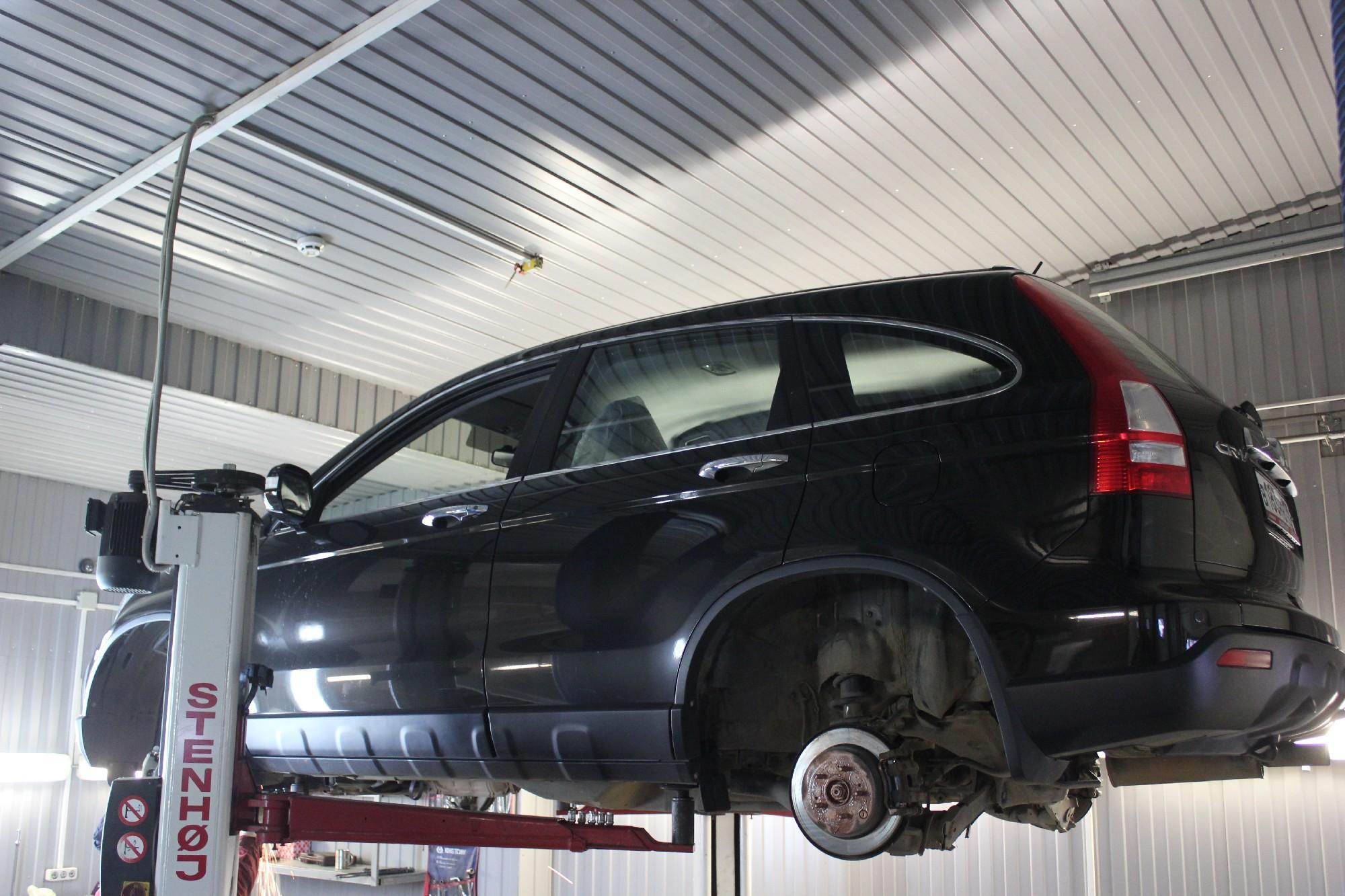 Хонда ЦР-В на подъемнике