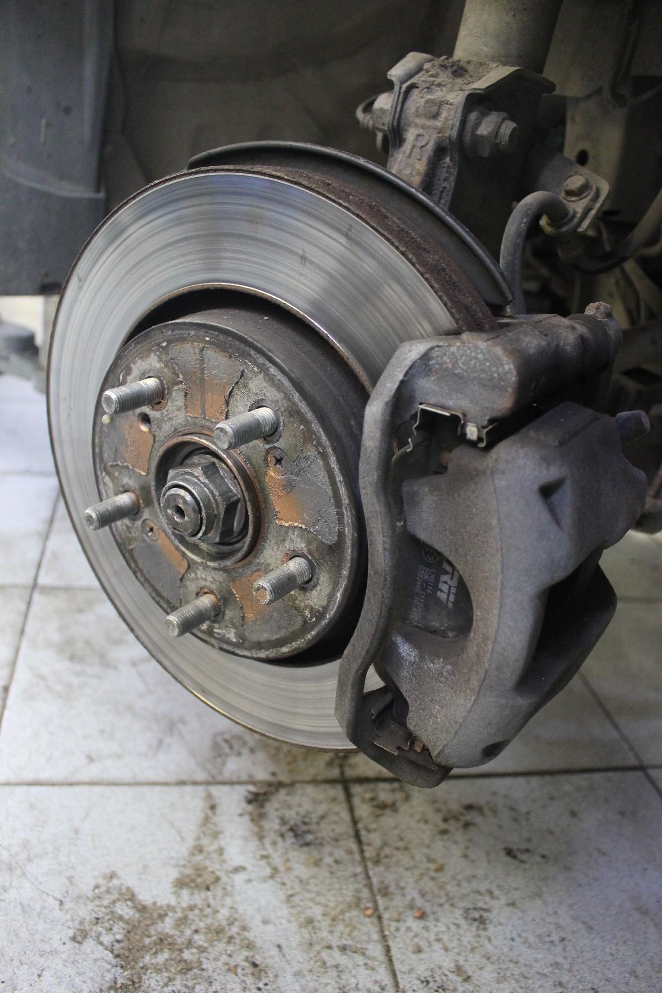 тормозной диск с суппортом Хонда