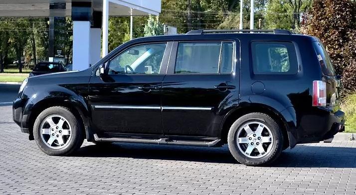 черный внедорожник Хонда Пилот