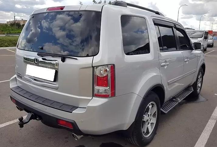 Хонда Пилот сзади