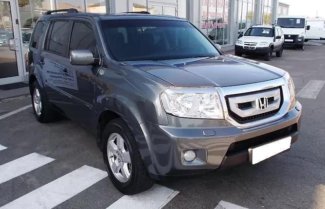 Хонда Пилот на улице