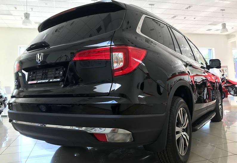 черный Хонда Пилот сзади