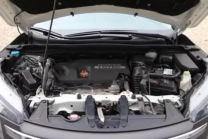 открытый капот на Хонде