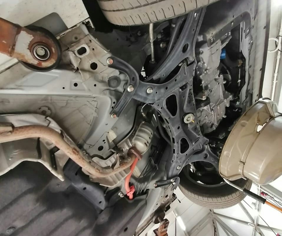 робот на Цивике снизу