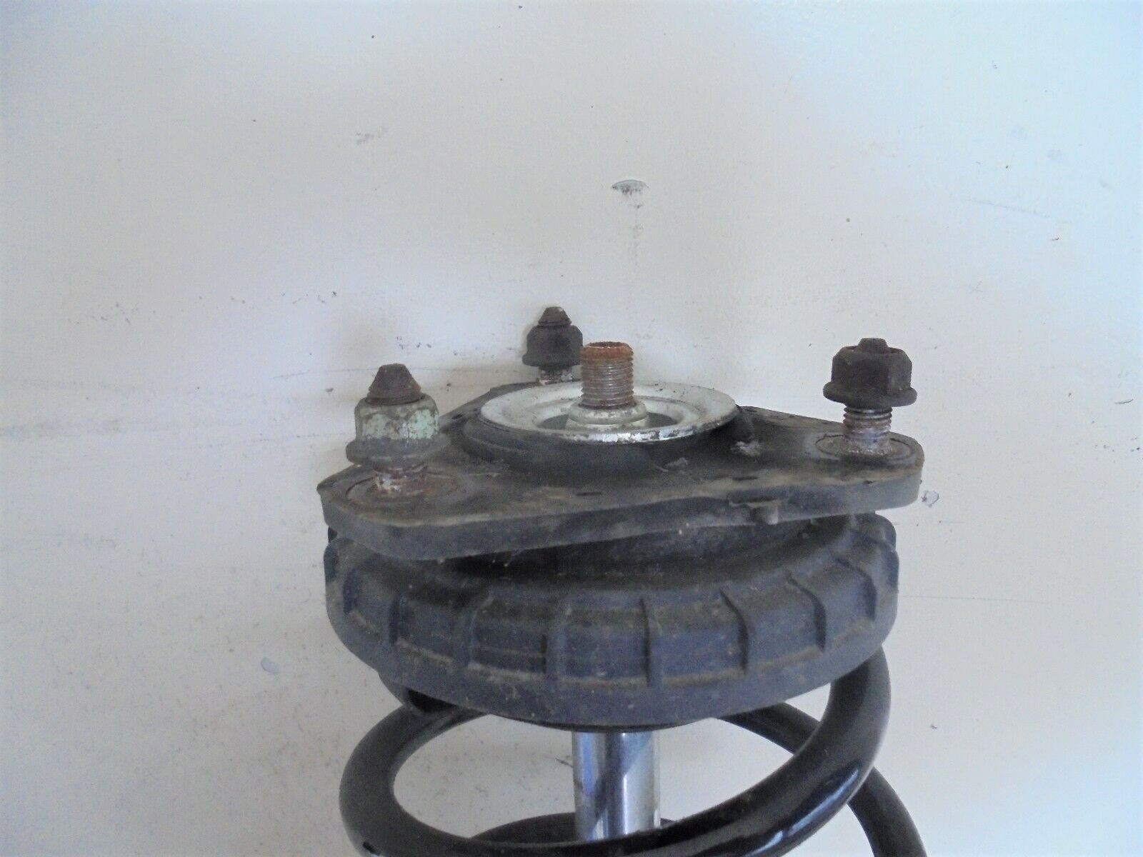 опорный подшипник на амортизаторе