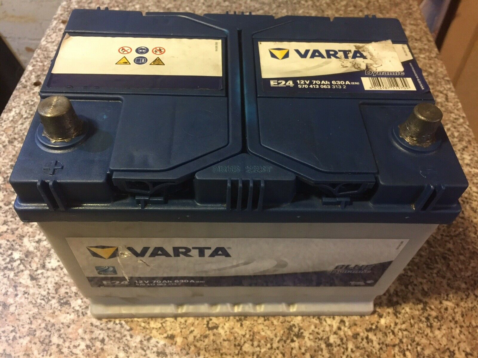 новый аккумулятор Варта