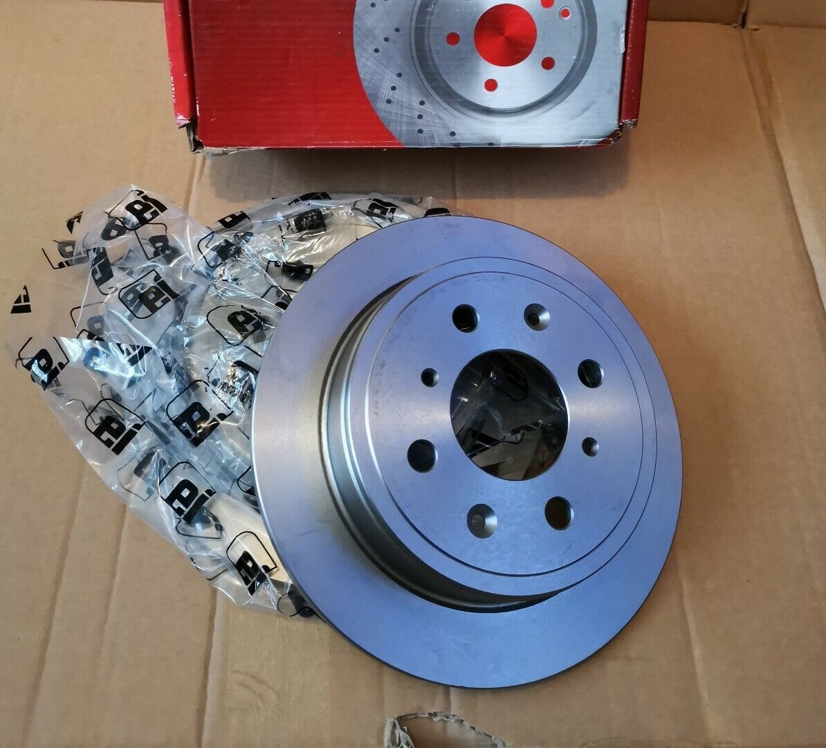 новый тормозной диск на Хонду Аккорд