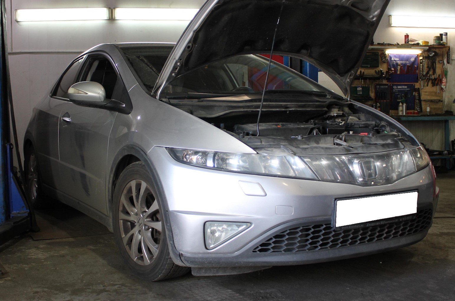 Хонда Цивик в сервисе на ремонте