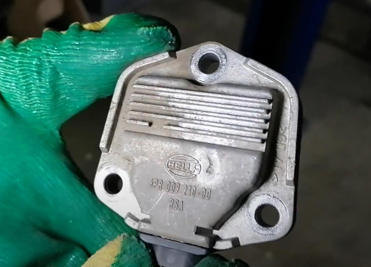 старый датчика уровня масла