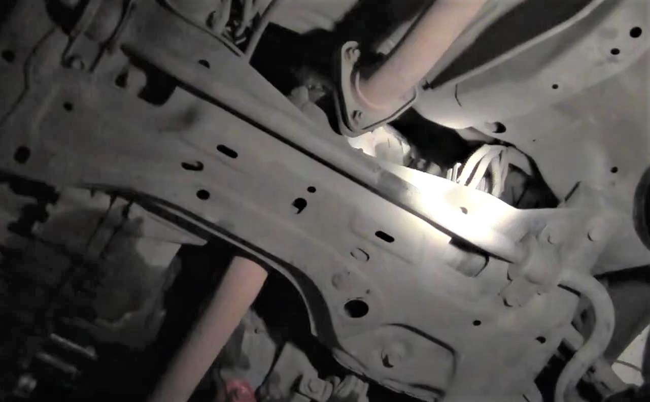 нижняя балка передней подвески Хонда Цивик