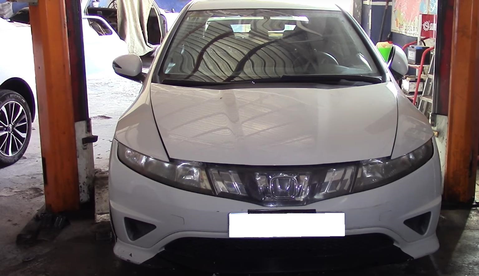 Хонда Цивик 5Д в автосервисе