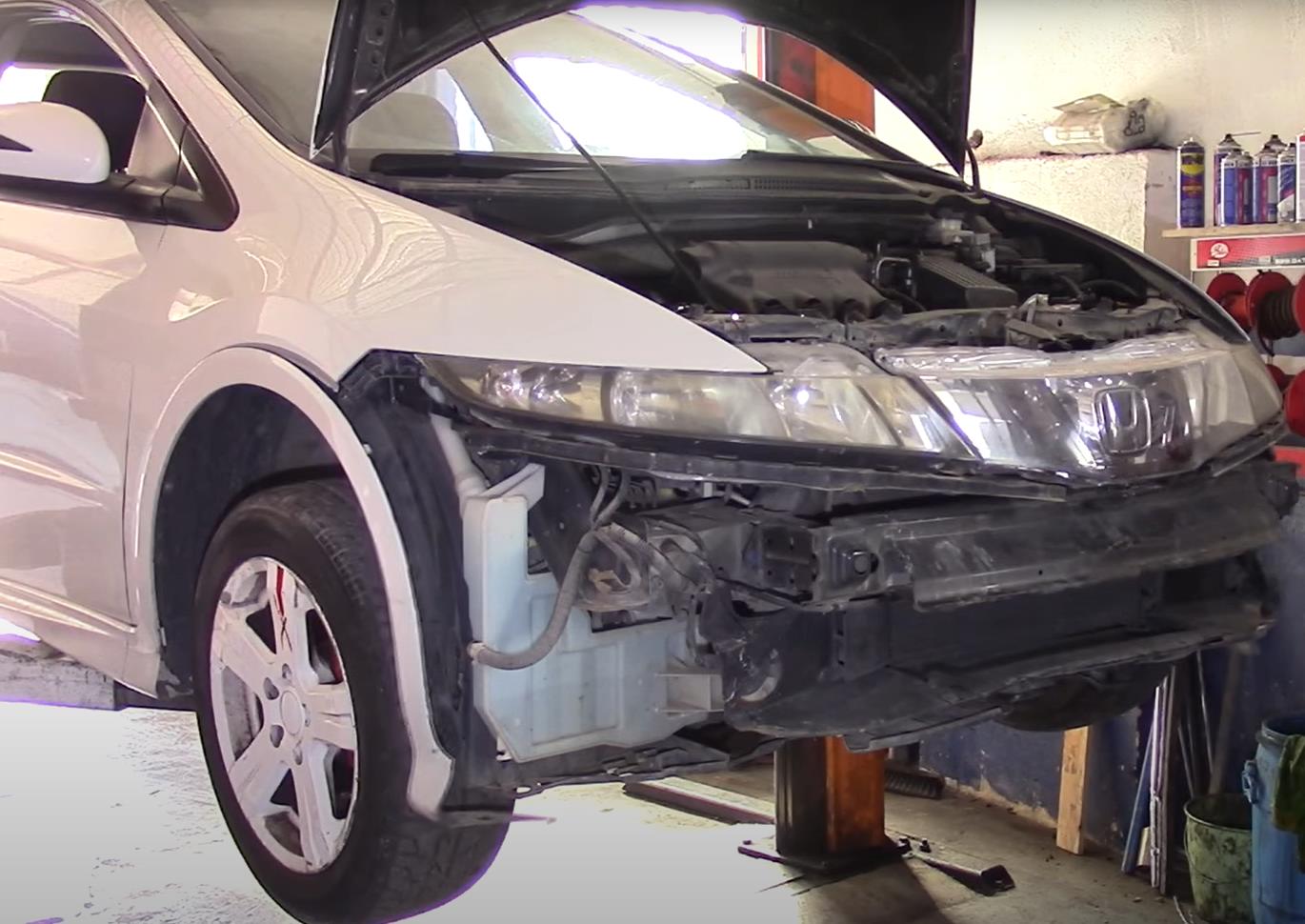 Замена переднего бампера Хонда Цивик 5Д