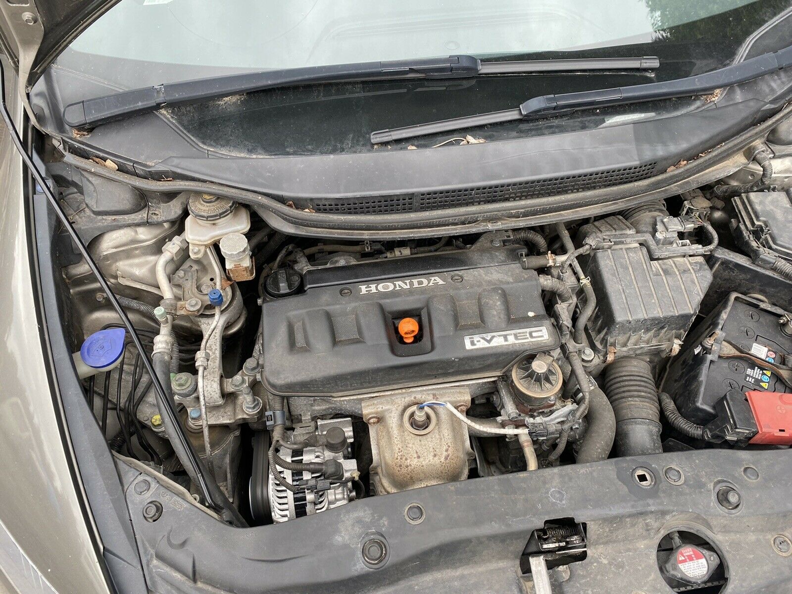 Хонда Цивик 4Д с открытым капотом