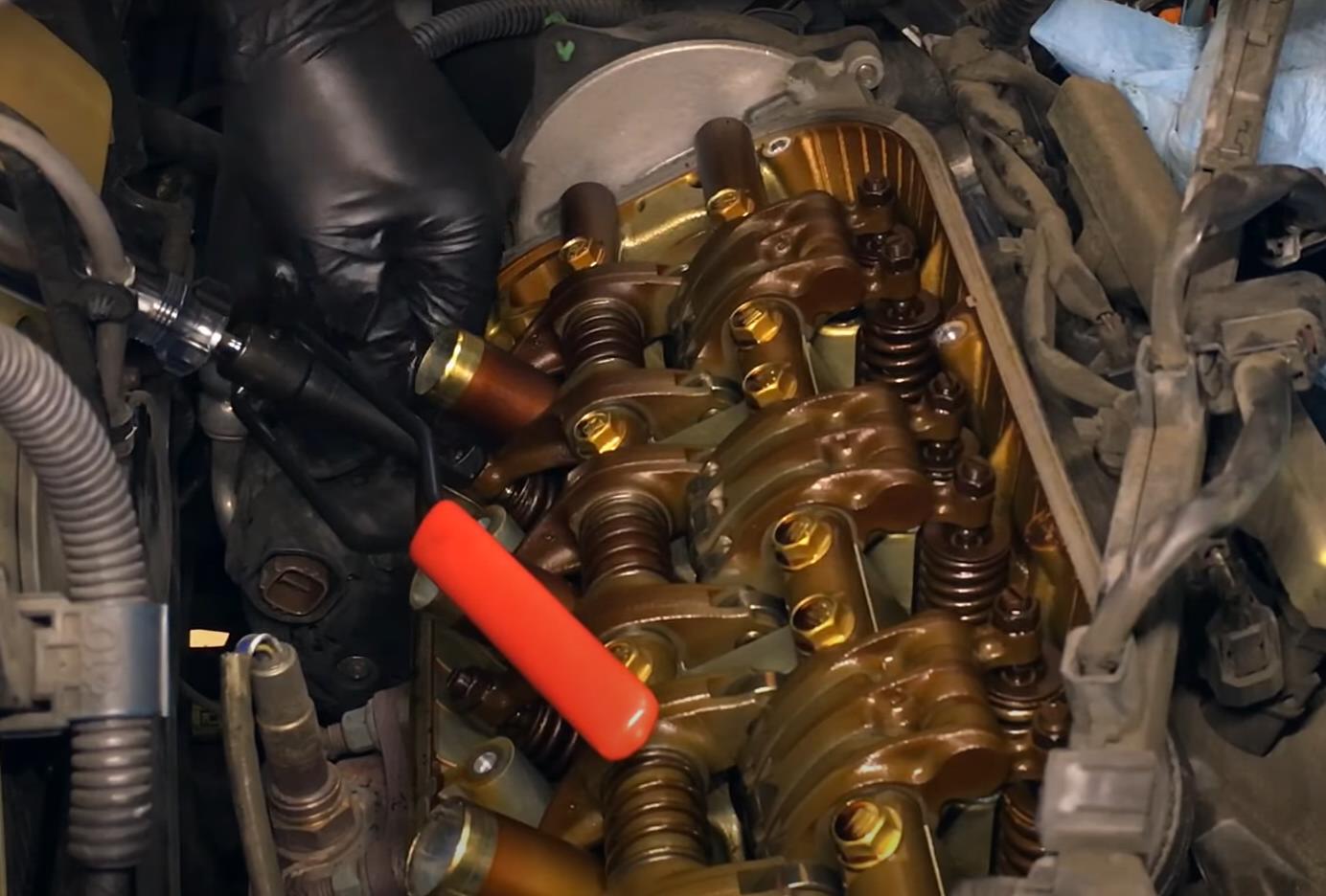 Замена маслосъемных колпачков Хонда Пилот