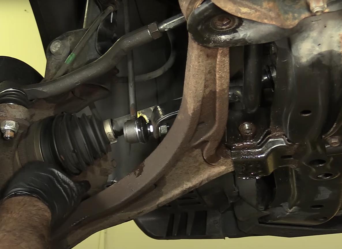 Замена передних рычагов Хонда Пилот