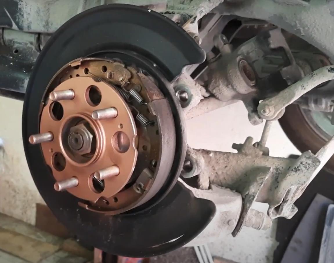 Замена колодок ручника Хонда СРВ 3