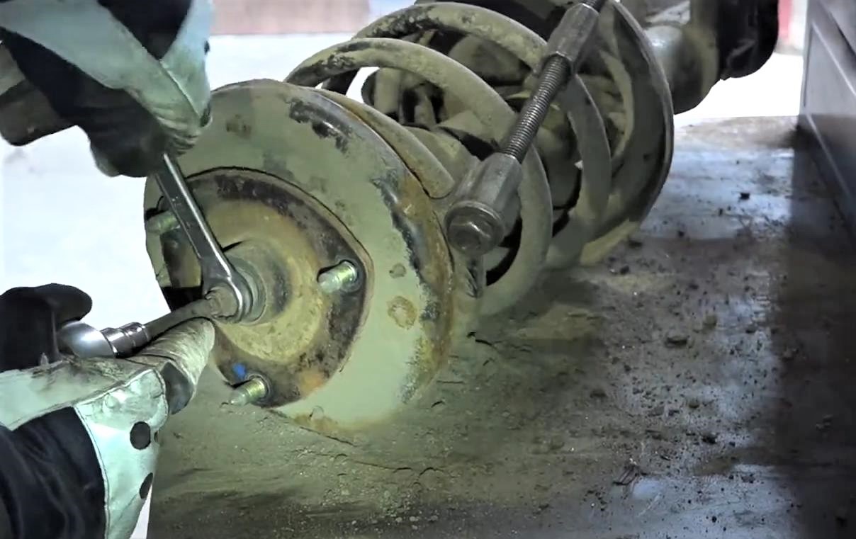 Замена опорного подшипника Хонды СРВ