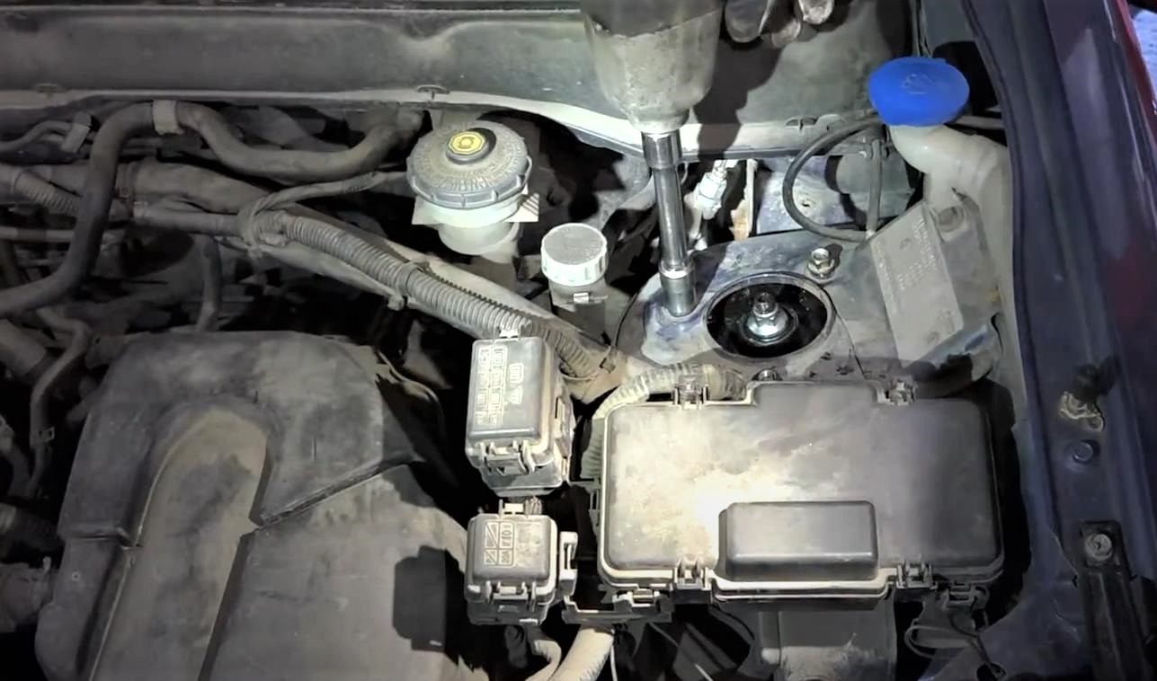 Установка амортизационной стойки Хонда СРВ