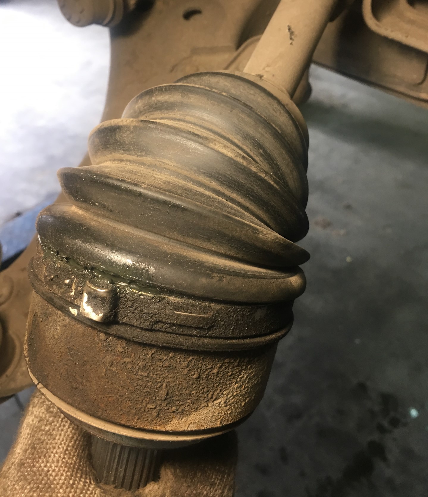 Дефективный пыльник ШРУСа Хонда СРВ