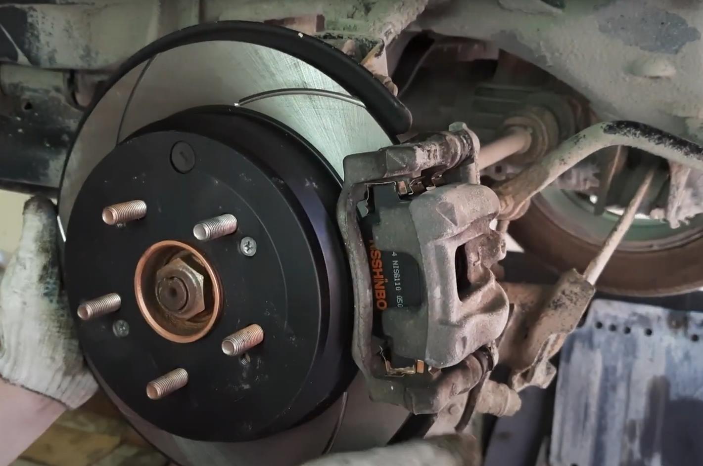 Замена задних тормозных колодок Хонда СРВ