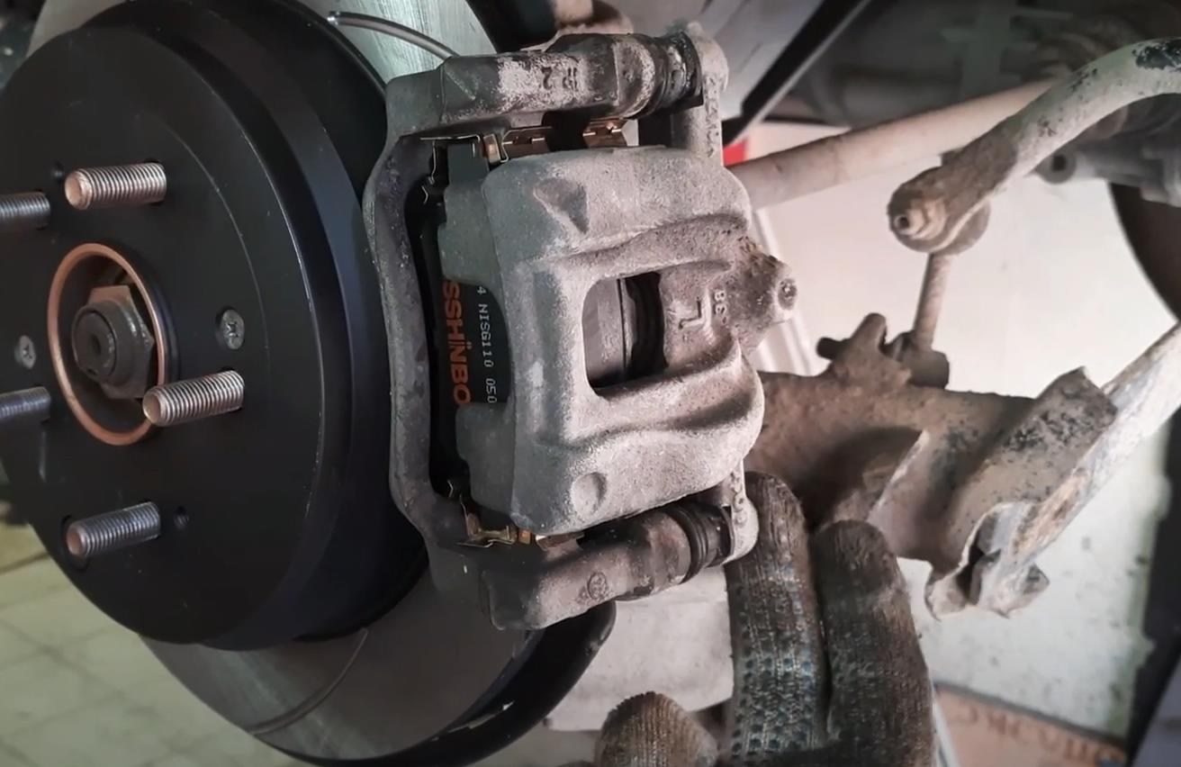 Замена тормозных колодок Хонда