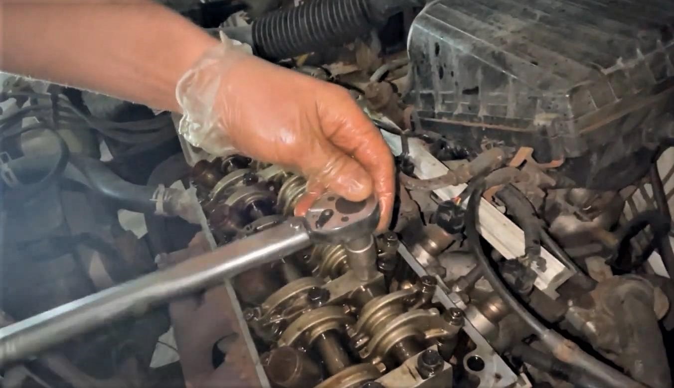 Замена маслосъемных колпачков Хонда Цивик