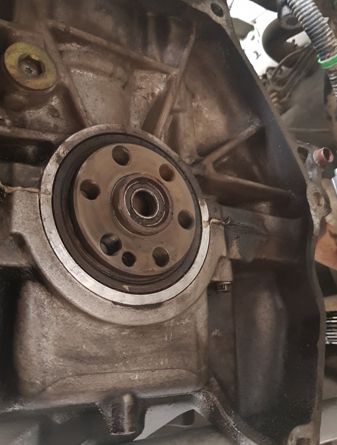 Замена заднего сальника коленвала Хонда Фит