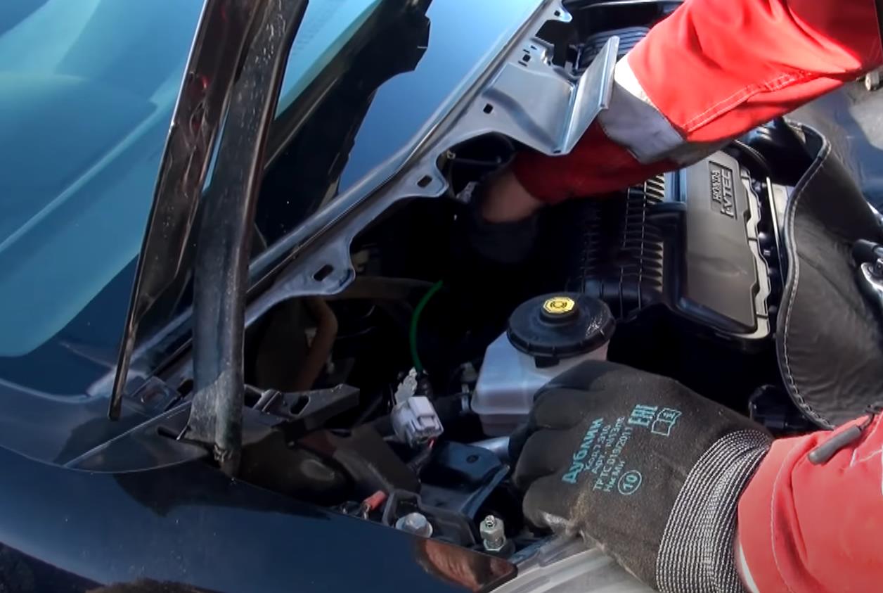 Замена свечей Хонда Фит