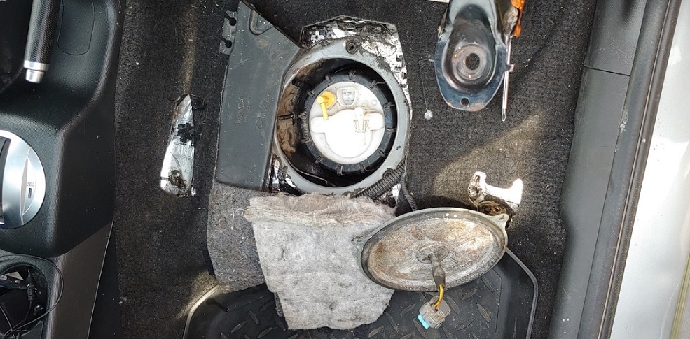 Положение бензонасоса в полноприводных версиях