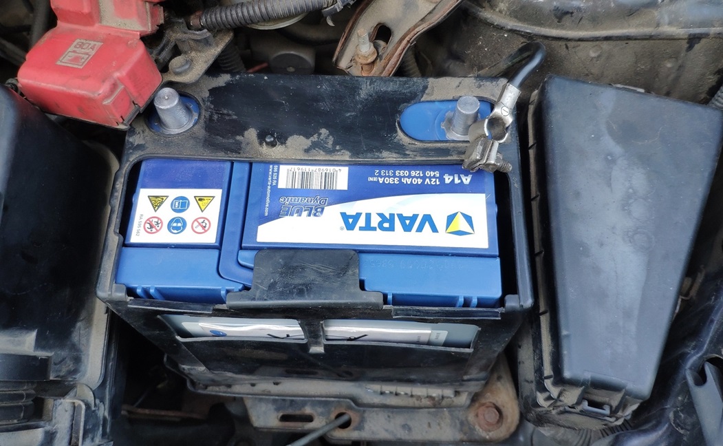 Снятие клемм с АКБ для замены