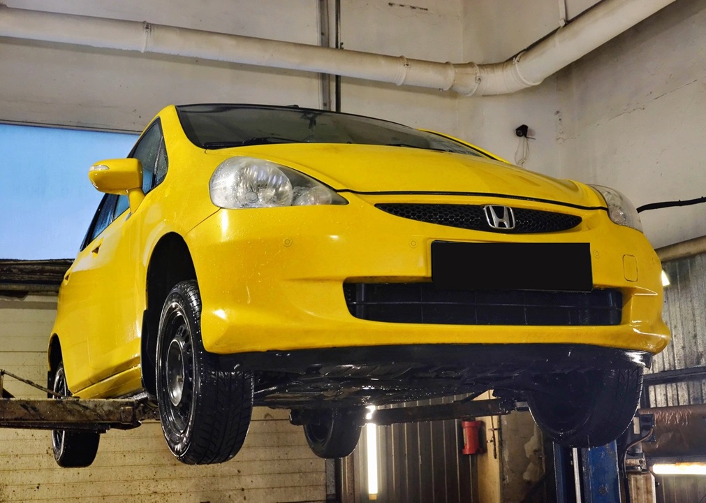 Подготовка Хонда Джаз к замене стоек стабилизатора