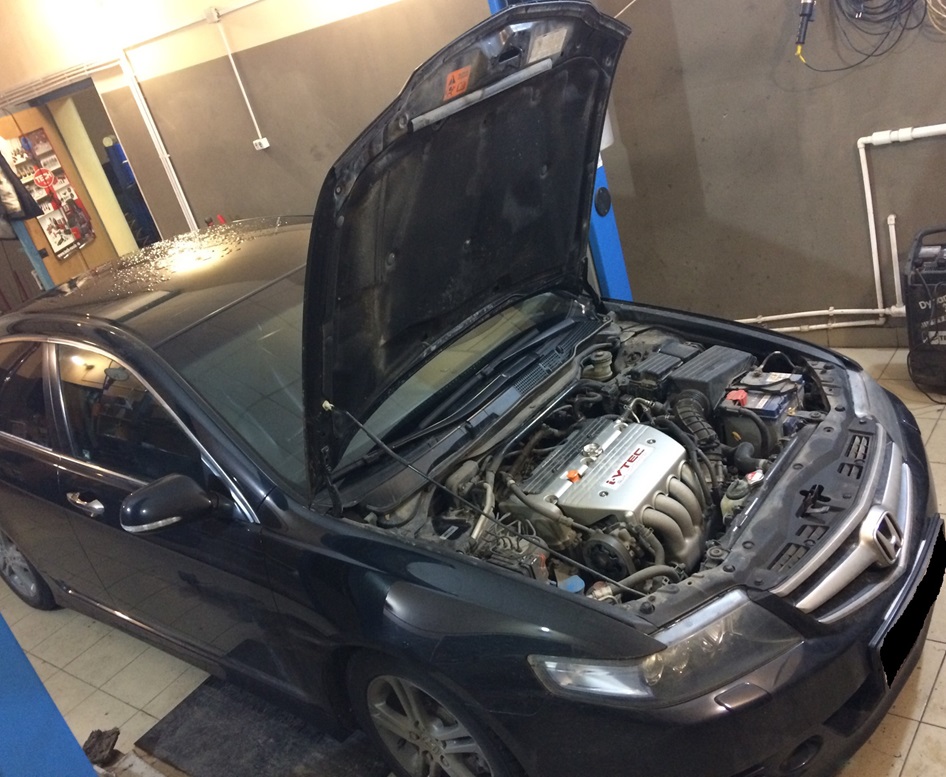 Подготовка Хонда Аккорд к замене компрессора кондиционера