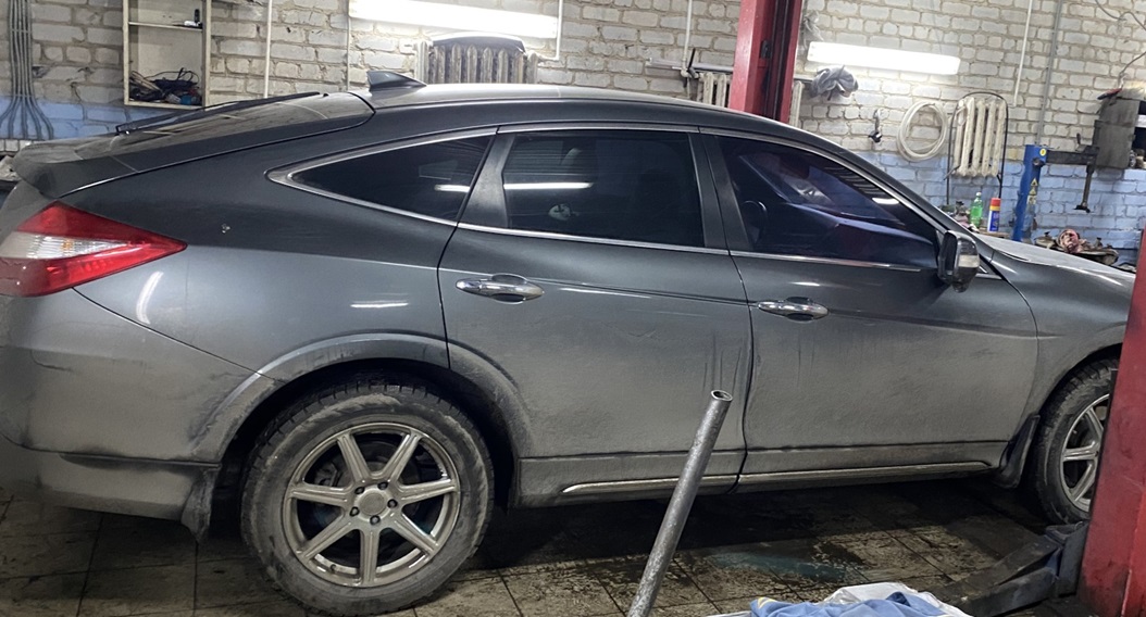 Хонда Кросстур перед заменой амортизаторов