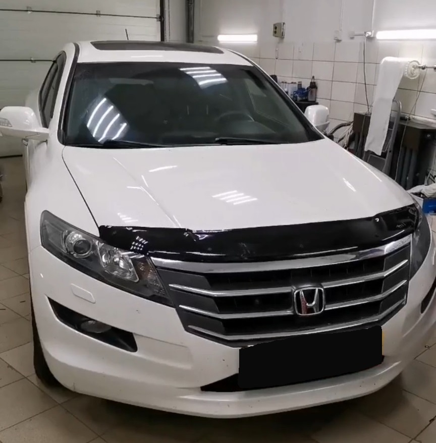 Хонда Кросстур готовится к замене радиатора печки