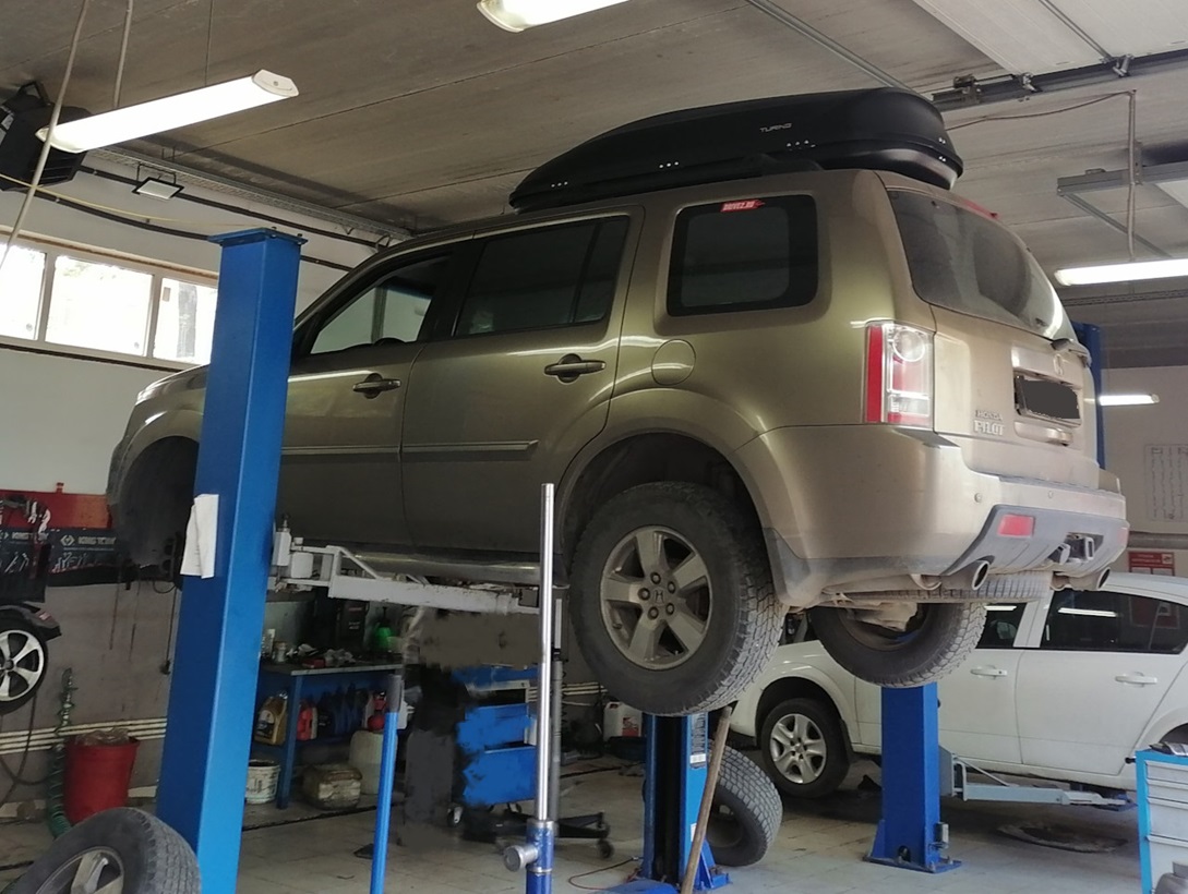 Замена тормозных шлангов Хонда Пилот